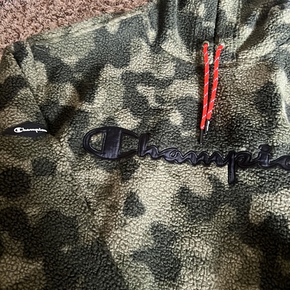 Men’s came out champion Athletic athletic wear pull over size Large